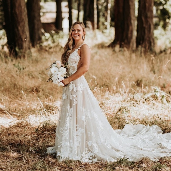 Galia Lahav Wedding Dress - Picture 10 of 16